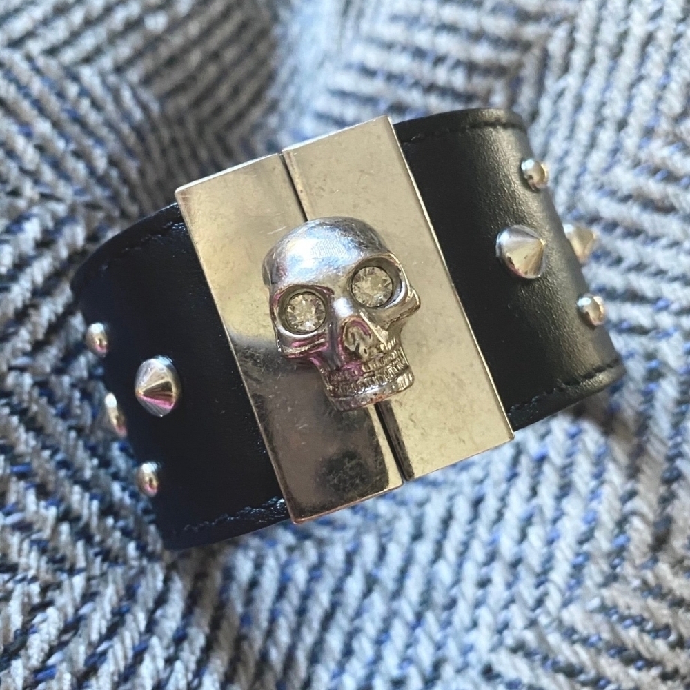 Black Leather Skull Bracelet - Picture 6 of 6